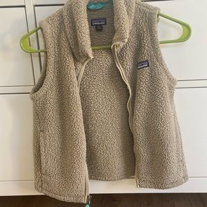 Girls Patagonia vests size M10